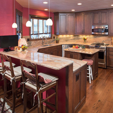 Vail Golf Course Townhomes - Traditional Cherry Kitchen