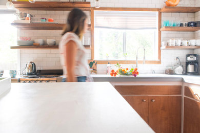 Example of a minimalist kitchen design in Austin