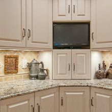 tv in corner kitchen