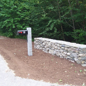 Fieldstone freestanding wall at street