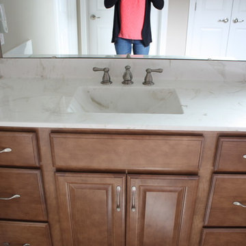KraftMaid, Belmont, Maple, Rye - Master Bathroom