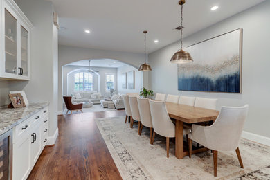 Example of a transitional home design design in Houston