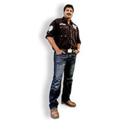 Russel Araujo's photo