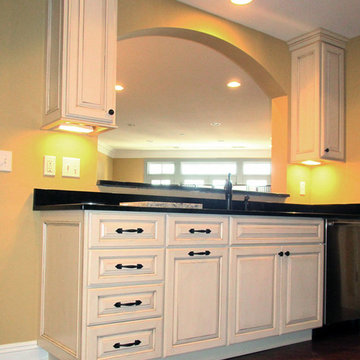 Two tone kitchen; painted maple and espresso