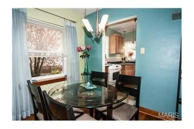 Inspiration for a transitional dining room remodel in St Louis