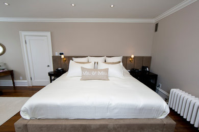 Inspiration for a contemporary master bedroom remodel in Montreal