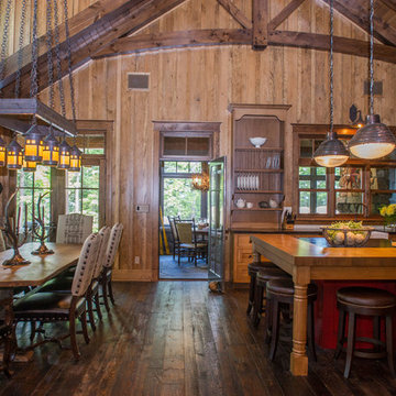 Classic Lakeside Muskoka Cottage