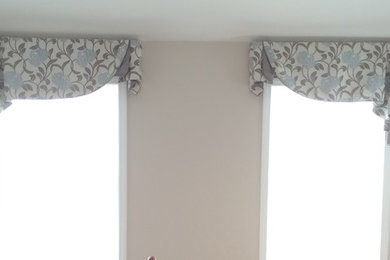 Bedroom - transitional bedroom idea in Phoenix