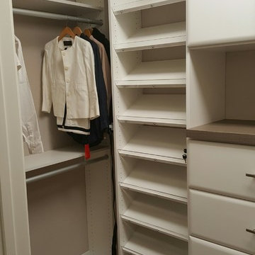 CUSTOM WALK IN CLOSETS