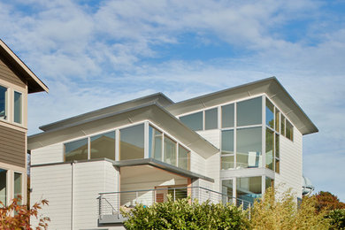 Minimalist home design photo in Seattle