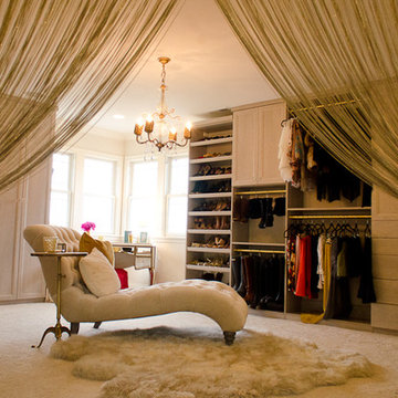 Luxurious Transitional Closet