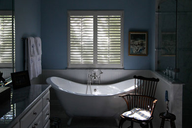 Example of a classic bathroom design in Dallas
