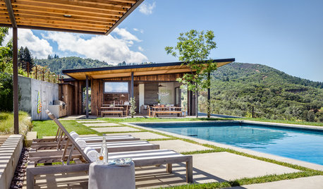 Houzz Tour: Vineyards Inspire a California Dream Home