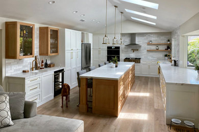 Example of a transitional kitchen design