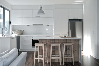 Design ideas for a mid-sized modern eat-in kitchen in Melbourne with white splashback, glass sheet splashback, stainless steel appliances, medium hardwood floors, with island, quartz benchtops, a double-bowl sink, flat-panel cabinets and white cabinets.