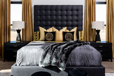 ダラスにあるコンテンポラリースタイルのおしゃれな寝室 (グレーと黒) のインテリア