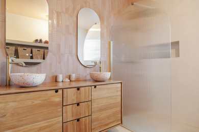 Réalisation d'une salle de bain design.