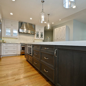 Winter Park White Kitchen with Booth Dining