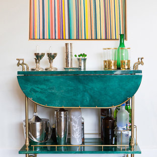 ロサンゼルスのトランジショナルスタイルのおしゃれなバーカート (オープンシェルフ、青いキャビネット、濃色無垢フローリング) の写真