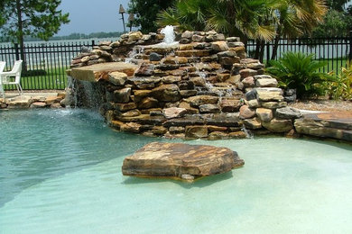 Example of an island style pool design in Tampa