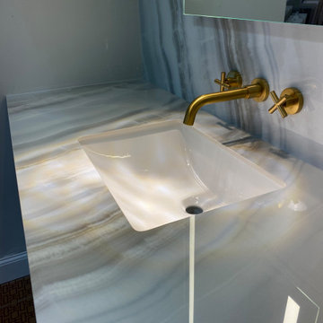 Suwanee Showroom Vanity in Porcelain