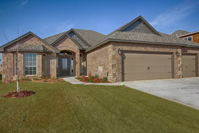 Example of a classic exterior home design in Oklahoma City