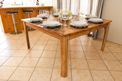 Extendable Dining room table