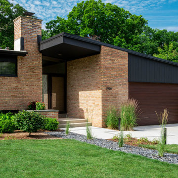 Mid-Century Front Landscape - Fox Point, WI