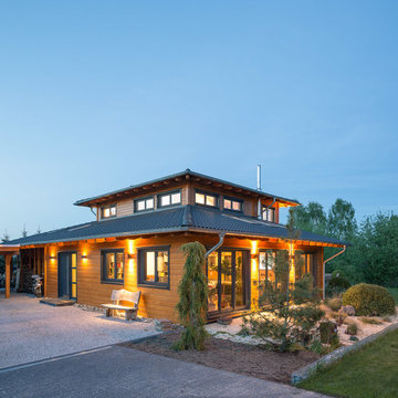 Treetop - Luxury timber house with generous space for two