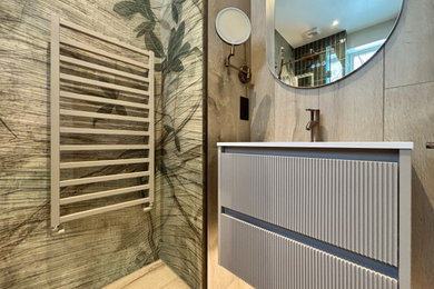 This is an example of a contemporary bathroom in London.