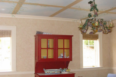 Dining room - traditional dining room idea in St Louis