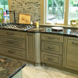 Bertch Kitchen+ Cabinetry / Custom Dishwasher Panel - Kitchen Cabinetry
