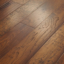 Shaw Hardwood style Living Heritage in Carriage - Flooring
