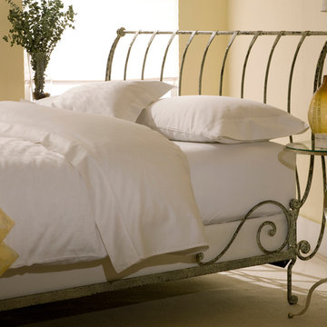 Paris Sleigh Bed- Vintage White