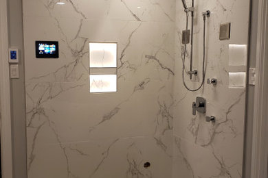 En Suite master bathroom with steam shower in Notre-Dame-de l'Île-Perrot