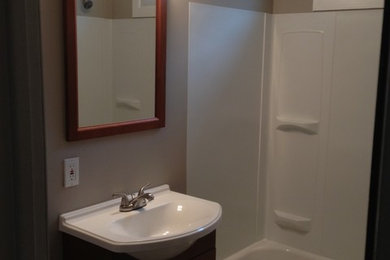 Bathroom - contemporary bathroom idea in New York