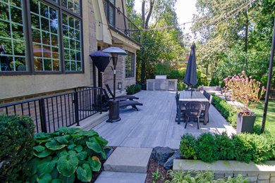 Mid-sized elegant backyard concrete paver patio kitchen photo in Chicago