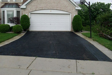 Large garage photo in Chicago