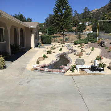 Water in river rock / Decomposed granite design