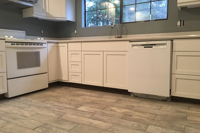Kitchen - modern kitchen idea in Portland