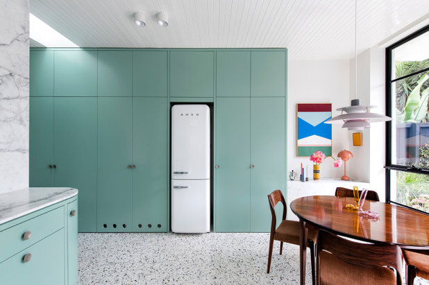 Midcentury Kitchen by Lisa Breeze Architect