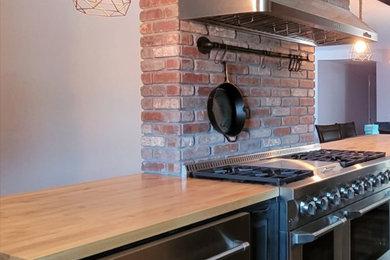 Example of a kitchen design in Los Angeles