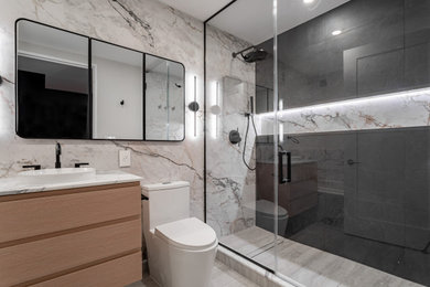 Bathroom - bathroom idea in New York