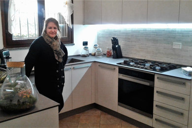 Ispirazione per una cucina minimalista