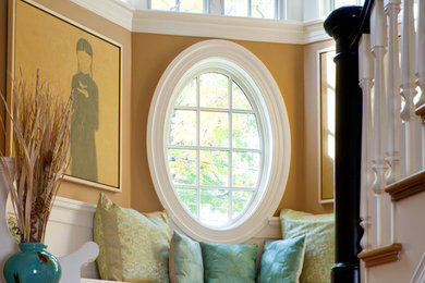 Example of a transitional entryway design in Boston