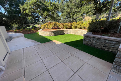 Mountain style home design photo in Los Angeles
