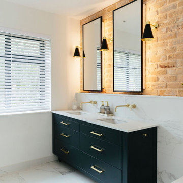 Classic and Cosy Master Bathroom