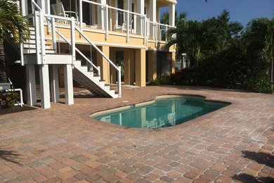 Trendy pool photo in Tampa