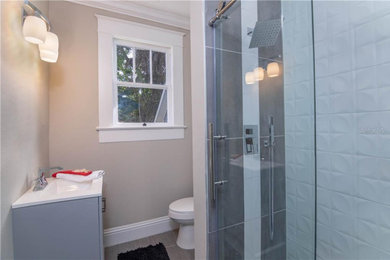 Inspiration for an eclectic bathroom remodel in Orlando