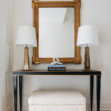 Bright London Townhouse Meets Downtown Lake Forest